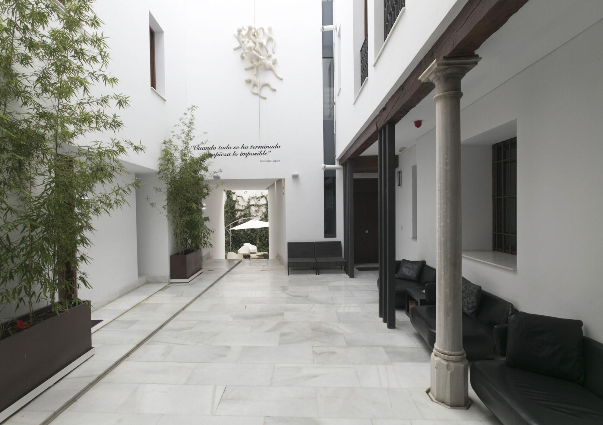 Elvira Apartahotel 3*