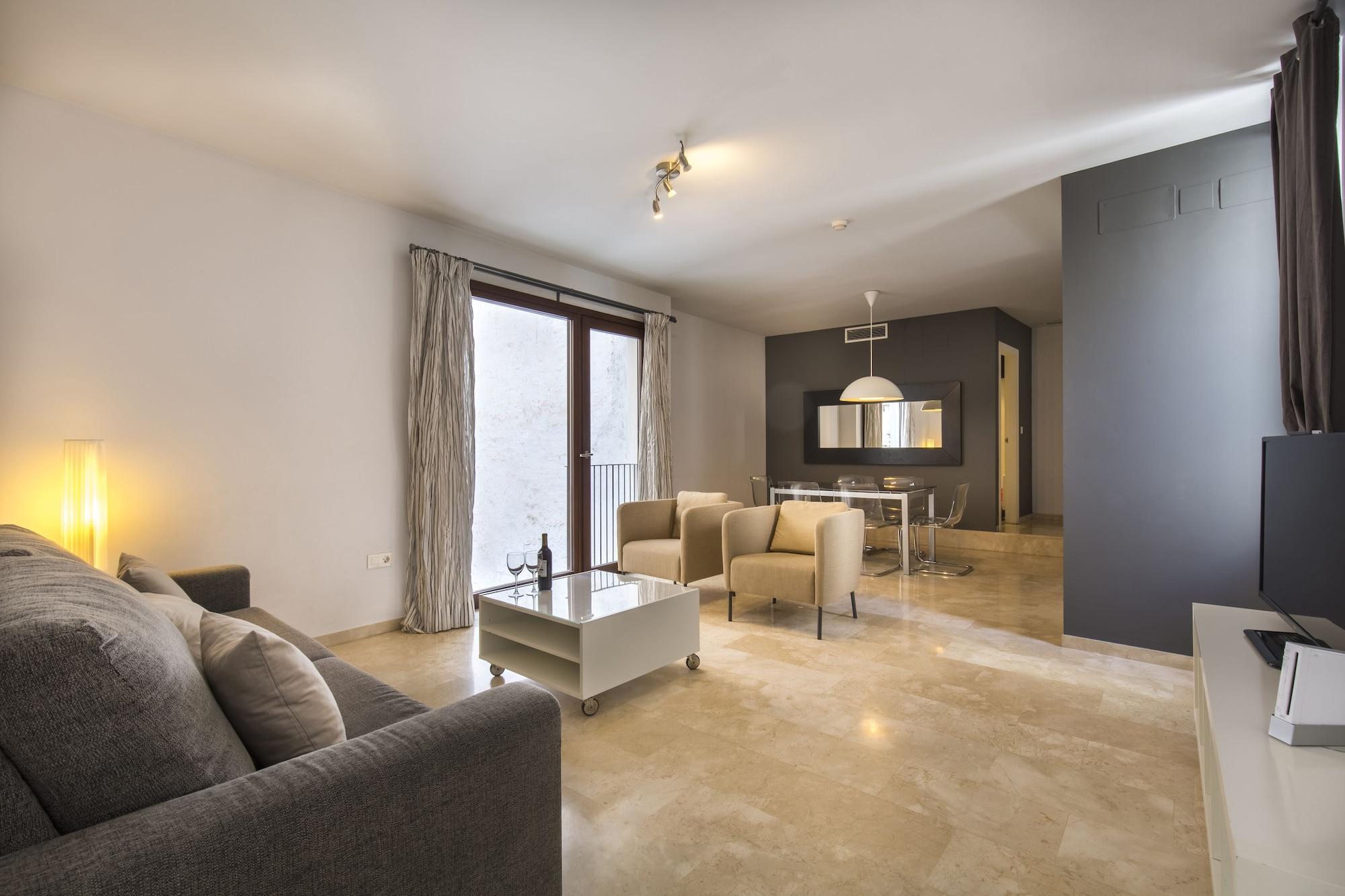 Elvira Aparthotel 3*
